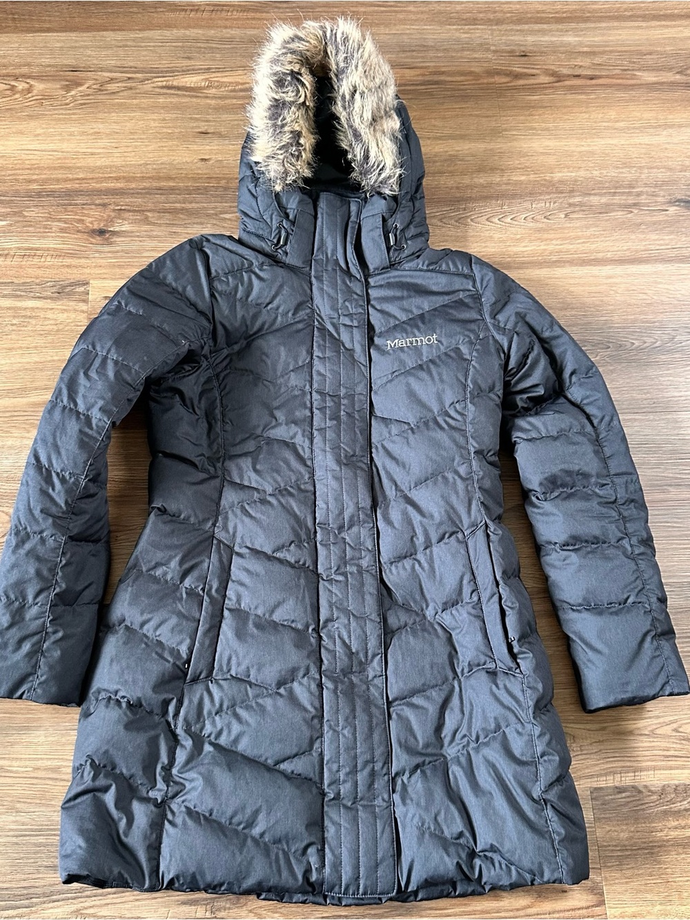 Marmot Varma 700 Fill Faux Fur Hood Down Outdoor Puffer Jacket Women Medium EUC